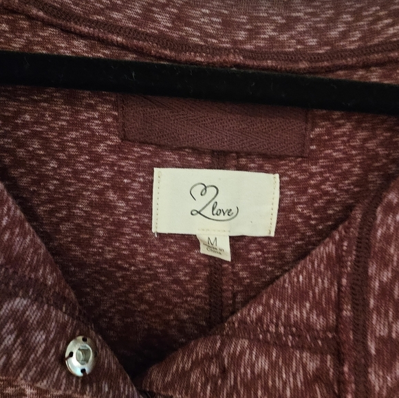 NWOT! All In Love Maroon 3 Snap Neck 3/4 Sleeve Vented Top- Medium - Picture 4 of 12